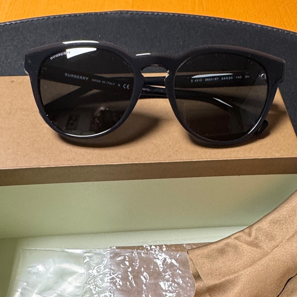 Burberry Dark Frame Sunglasses with Round Lenses